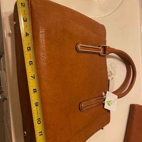 NWT Vegan leather handbag and matching wallet - Picture 4 of 14
